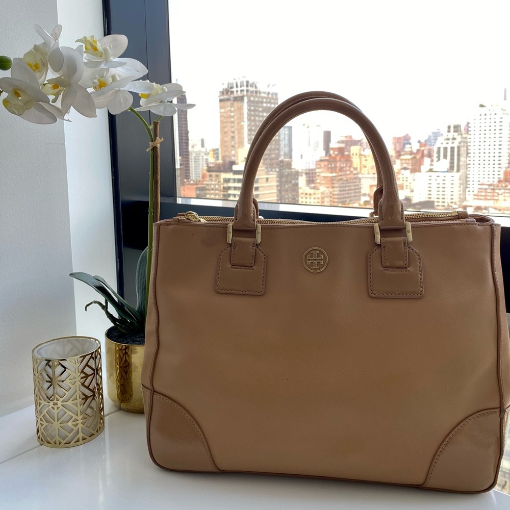 TORY BURCH ROBINSON DOUBLE ZIP TOTE!